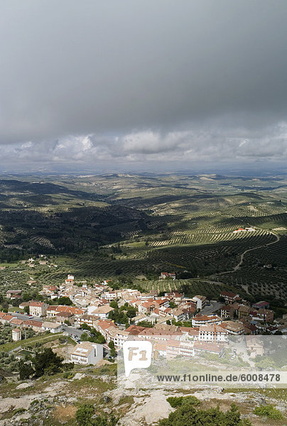 Burunchel Stadt und die Landschaft der Provinz Jaen vom Naturpark von Cazorla  Andalusien  Spanien  Europa