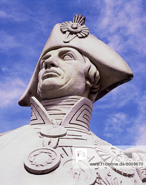 Nahaufnahme der Statue des Admirals Nelson  Nelsons Säule  Trafalgar Square  London  England  Großbritannien  Europa