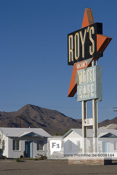 Alten Motel-Schild  Motel ist jetzt veraltet  Amboy  California  Vereinigte Staaten von Amerika  Nordamerika