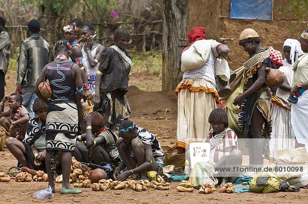 Local market at Key Afer  Omo Valley  Ethiopia  Africa