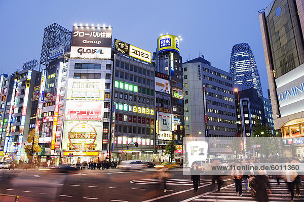 Nachtlichter in Shinjuku Tokio Japan Asien