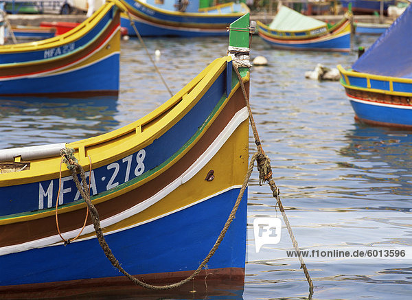 Bunte Boot in Marsaxlokk  Malta  Mittelmeer  Europa