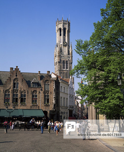 Burgplatz und Glockenturm  Brügge  Belgien