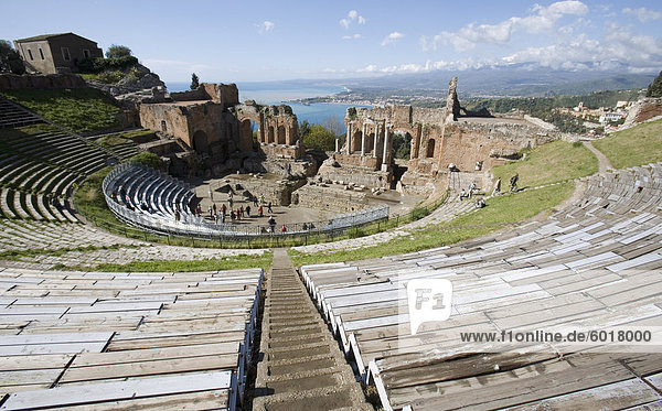 Griechisches Theater  Blick auf den Ätna  Taormina  Sizilien  Italien  Europa