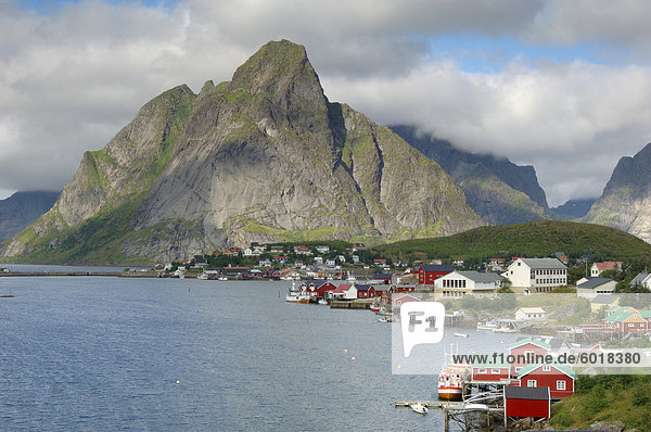 Reine  Moskenesoya  Lofoten Inseln  Norwegen  Skandinavien  Europa
