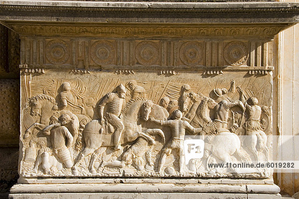 Bas-Reliefs von Juan de Orea  basierend auf einem Design von Pedro Machuca  Charles V Palast  Alhambra  UNESCO Weltkulturerbe  Granada  Andalusien  Spanien  Europa