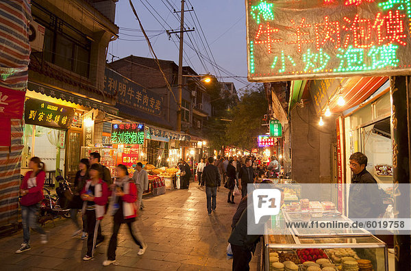Street market  Muslim Quarter  Xian  Shaanxi province  China  Asia