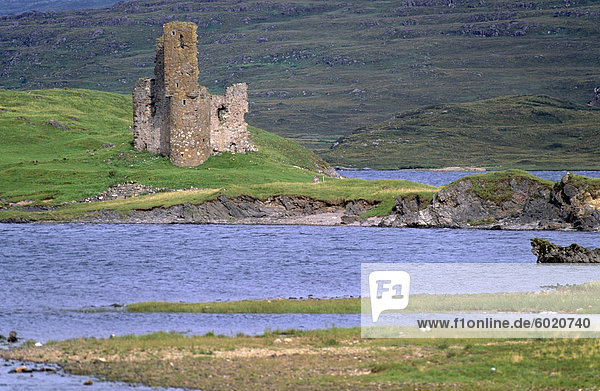 Ardwreck Burg  am Ufer des Loch Assynt  Sutherland  Hochlandregion  Schottland  Vereinigtes Königreich  Europa