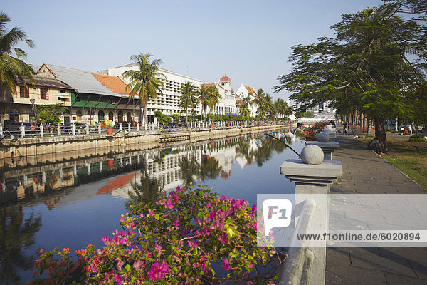Kolonialen Gebäuden entlang Kanal von Kali Besar  Kota  Jakarta  Java  Indonesien  Südostasien  Asien