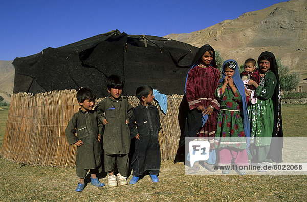 Children of the semi-nomadic Aimaq people in front of summer yurts  Pal-Kotal-i-Guk  between Chakhcharan and Djam  Afghanistan  Asia