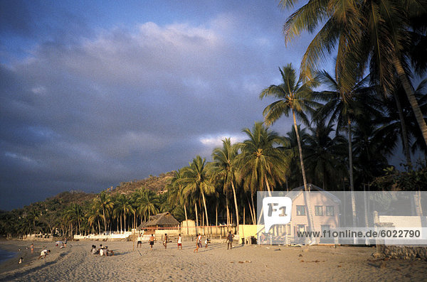 Strand bei Sayulita  in der Nähe von Puerto Vallarta  Mexiko  Nordamerika