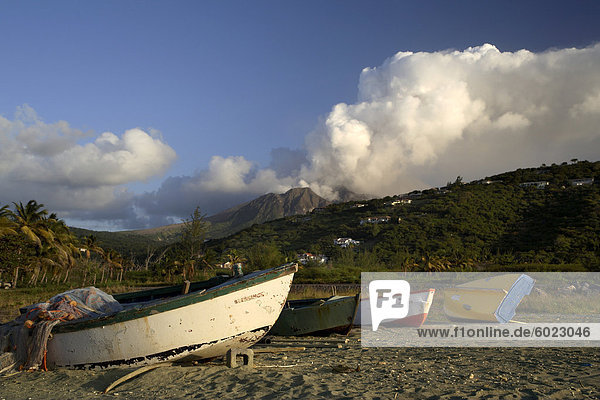 Alte Straße Bucht-Strand und Vulkan  Montserrat  Inseln über dem Winde  Westindische Inseln  Karibik  Mittelamerika