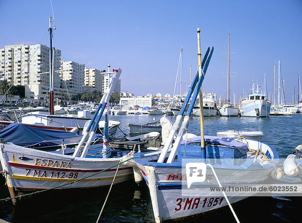 Fischerboote im Hafen  Estepona  Malaga  Costa Del Sol  Andalusien (Andalusien)  Spanien  Europa