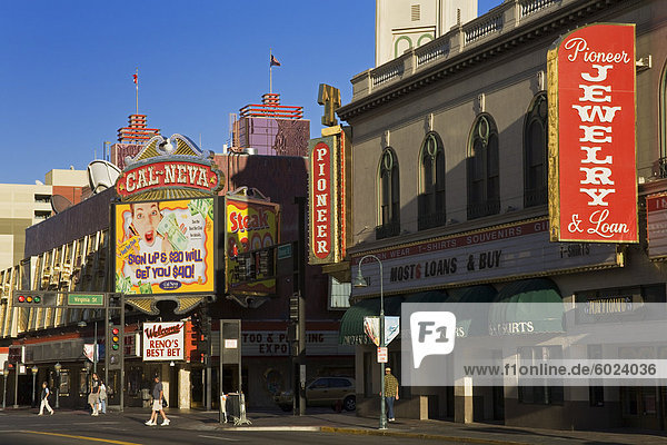 Läden und Kasinos an der Second Street in Reno  Nevada  Vereinigte Staaten von Amerika  Nordamerika