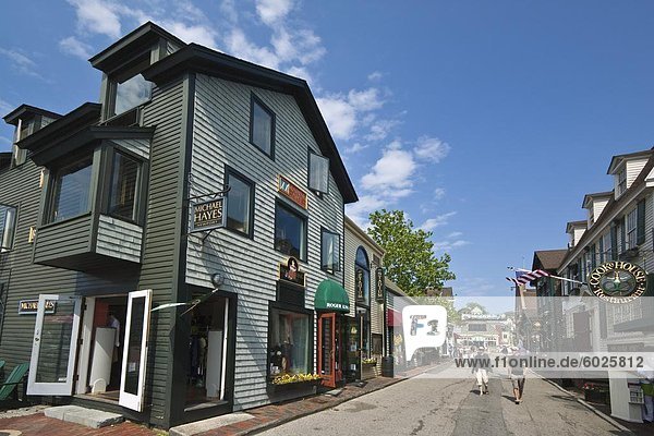 Geschäfte und Restaurants in der Bannister Wharf  gegründet von John Bannister 1742 und jetzt ein beschäftigt Einzelhandel und Tourismus-Zentrum in historische Newport  Rhode Island  New England  Vereinigte Staaten von Amerika  Nordamerika