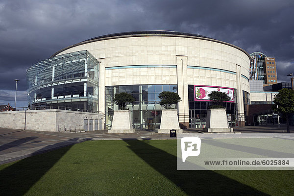 Die Waterfront Hall in Belfast  Nordirland  Vereinigtes Königreich  Europa