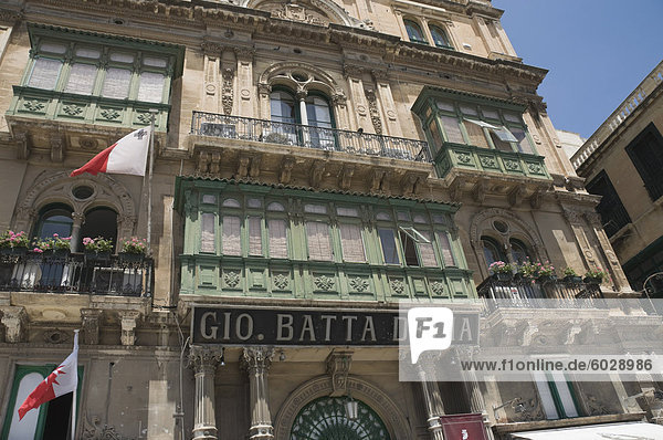 Typische Windows auf Gebäude in Republic Street  Valletta  Malta  Europa