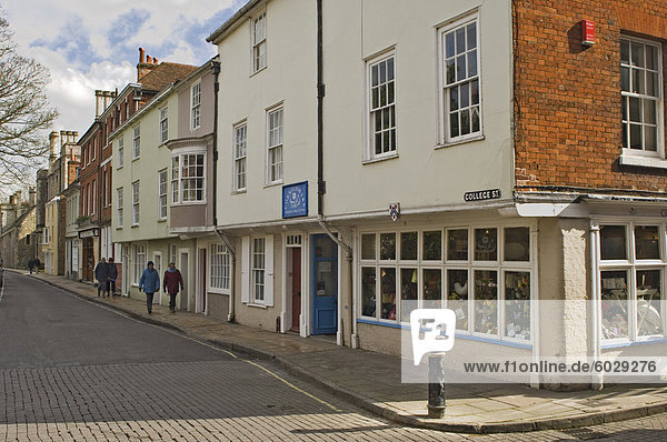 Hochschule-Straße und Souvenir-Shop  Winchester  Hampshire  England  Vereinigtes Königreich  Europa