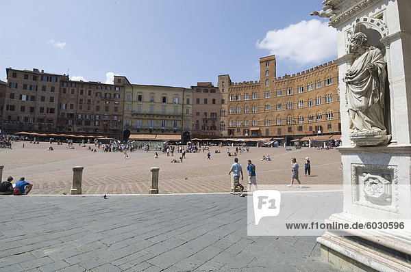 Blick auf die Piazza del Campo  Siena  UNESCO World Heritage Site  Toskana  Italien  Europa