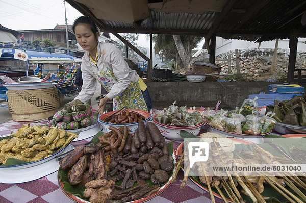 Morgen Lebensmittelmarkt  Luang Prabang  Laos  Indochina  Südostasien  Asien