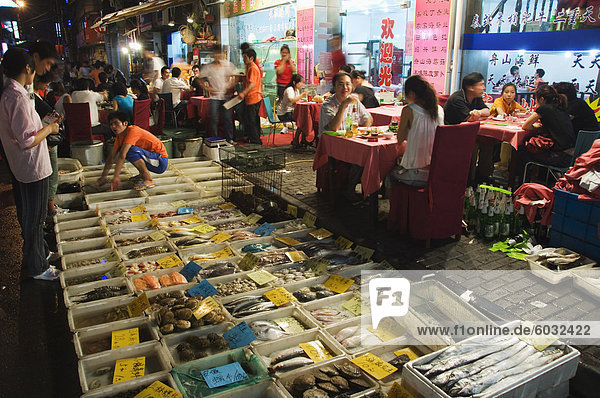 Im freien Fischmarkt und Restaurants der Region Shanghai China Asien