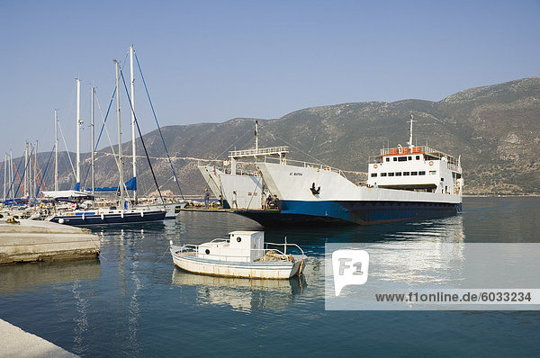 Fähre von Kefalonia  Vasiliki  Lefkada (Lefkas)  Ionische Inseln  griechische Inseln  Griechenland  Europa