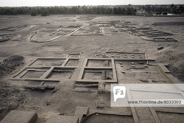 Das Gelände rund um die 3.500 Jahre alten Lehmziegeln westliche Deffufa  Sitz der der erste unabhängige Reich von Kusch  Kerma  Sudan  Afrika
