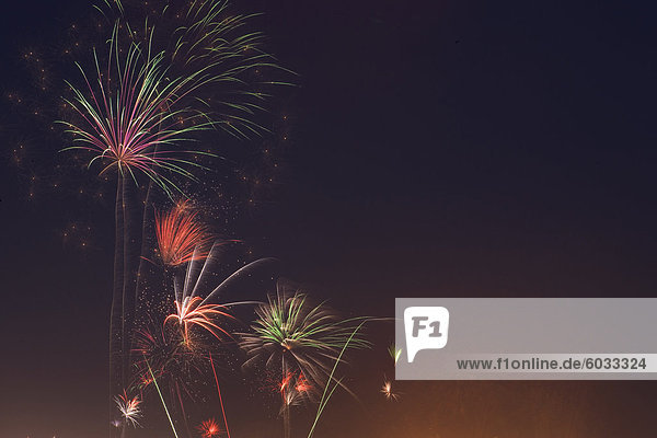 Feuerwerk feiert den 4. Juli  Miami  Florida  Vereinigte Staaten von Amerika  Nordamerika