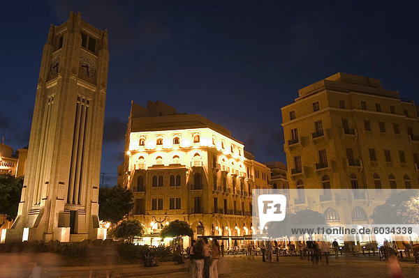 Uhrturm im Ort d'Etoile (Nejmeh Square) bei Nacht  Innenstadt  Beirut  Libanon  Naher Osten