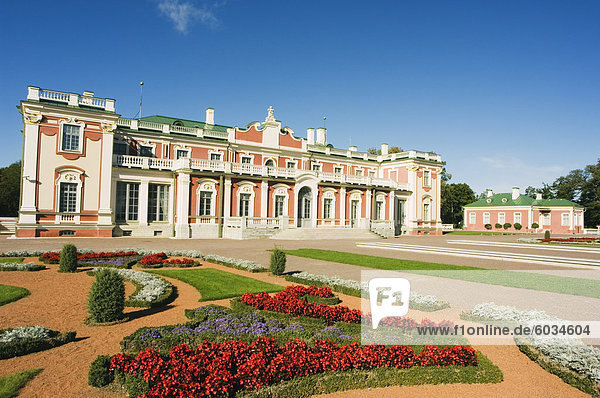 Garden at Kadriorg Palace  residence of the president of Estonia  Tallinn  Estonia  Baltic States  Europe