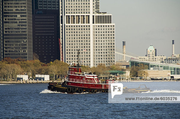 Schlepper am Hudson River Manhattan New York City New York Vereinigte Staaten von Amerika Nordamerika