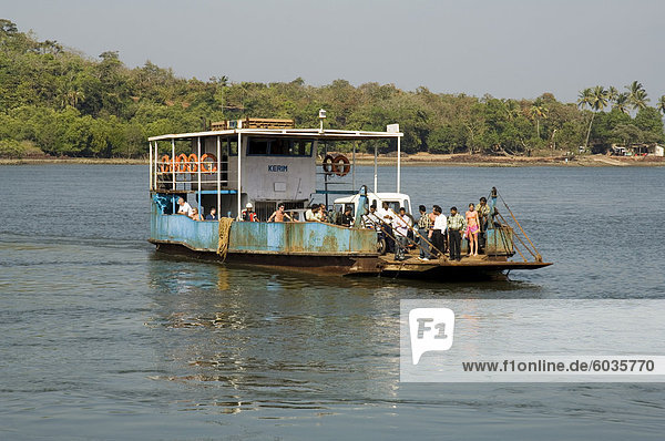 Ferry crossing the Tiracol River  Goa  India  Asia