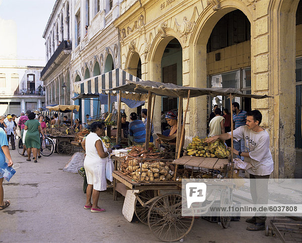 Straßenmarkt  Altstadt von Havanna  Havanna  Kuba  Westindische Inseln  Mittelamerika