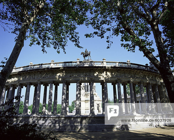 Statue of Alfonso XII  Parque del Retiro  Madrid  Spain  Europe