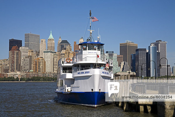 Fähre Andocken an Freiheitspark Jersey City New Jersey Vereinigte Staaten von Amerika Nordamerika