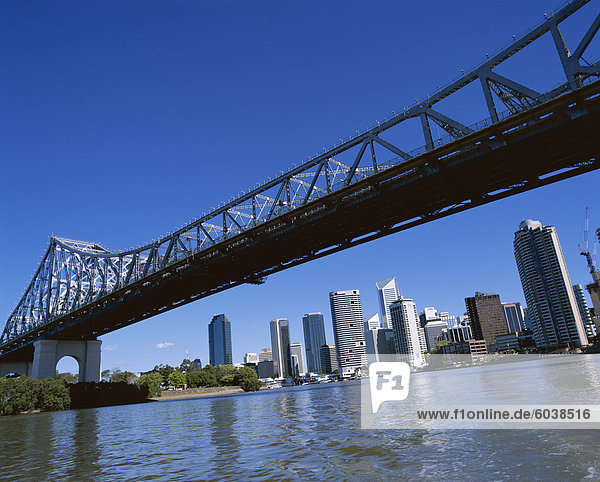 Die Etagen über Brücke und Stadt Skyline über den Brisbane River  Brisbane  Queensland  Australien  Pazifik