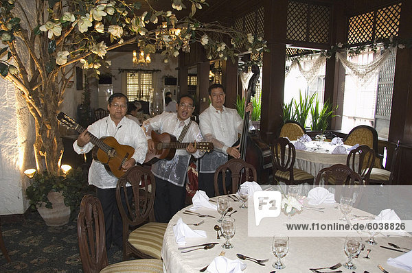 Barbaras Restaurant mit musikalischer Unterhaltung  Intramuros Spanish Colonial District  Manila  Philippinen  Südostasien  Asien