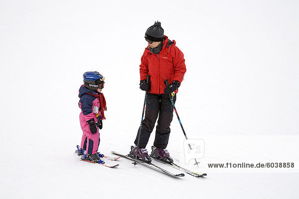 Mutter Lehre Kind  Ski  Skigebiet Arapahoe Basin  Rocky Mountains  Colorado  Vereinigte Staaten