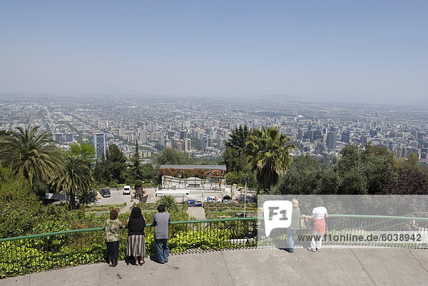 Blick vom Cerro San Cristobal  Santiago  Chile  Südamerika