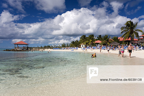 Strand auf Princess Cays Insel Eleuthera  Bahamas  Karibik  Mittelamerika