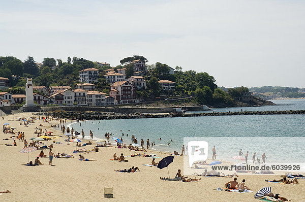 Naturbelassener Strand Bei Fort De Bregancon Alpes Maritimes Cote D Azur Sudfrankreich Frankreich Europa