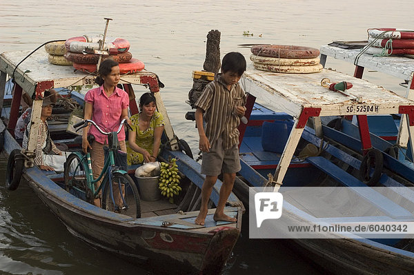Harbour boats  Bach Dan jetty  Ho Chi Minh City (Saigon)  Vietnam  Southeast Asia  Asia