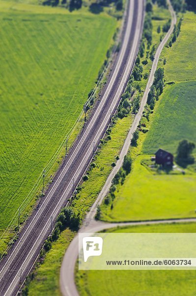 Spur Ländliches Motiv ländliche Motive Fernverkehrsstraße Ansicht Zug Luftbild Fernsehantenne
