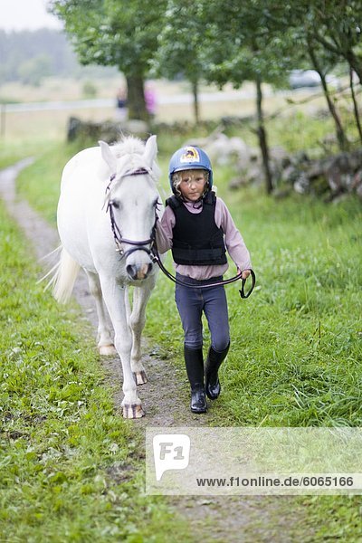 Mädchen mit Pferd