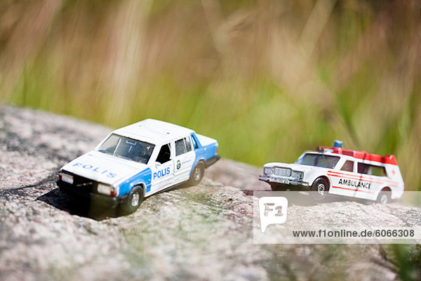 Spielzeugauto Polizei und Krankenwagen