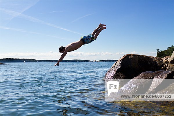 Wasser Mann springen jung