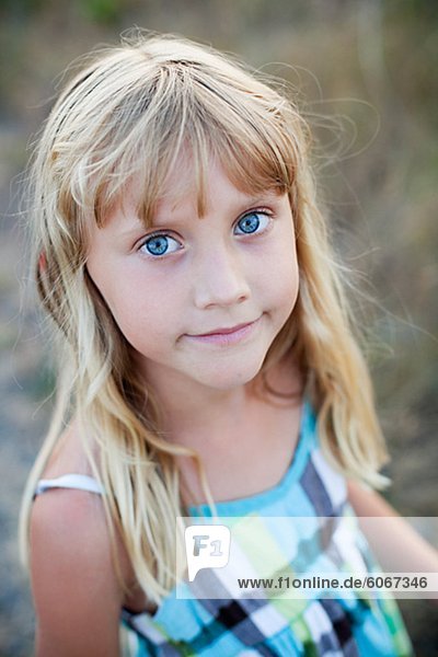 Porträt von Mädchen mit blauen Augen