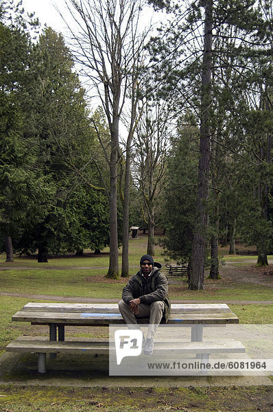 Mann  sitzend  Picknick  früh  amerikanisch  Tisch
