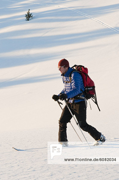 Mann Reise Ski unbewohnte entlegene Gegend Rocky Mountains Colorado