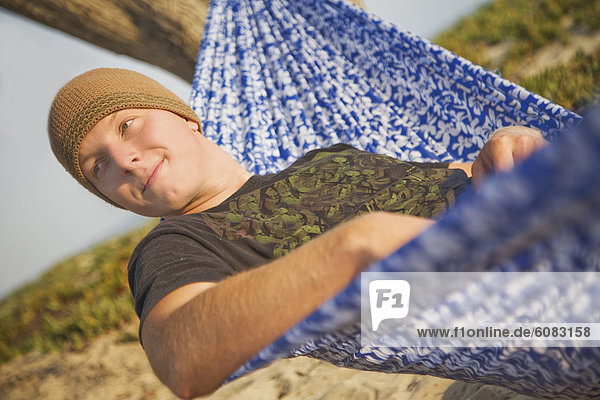Mann  Entspannung  Strand  Hängematte